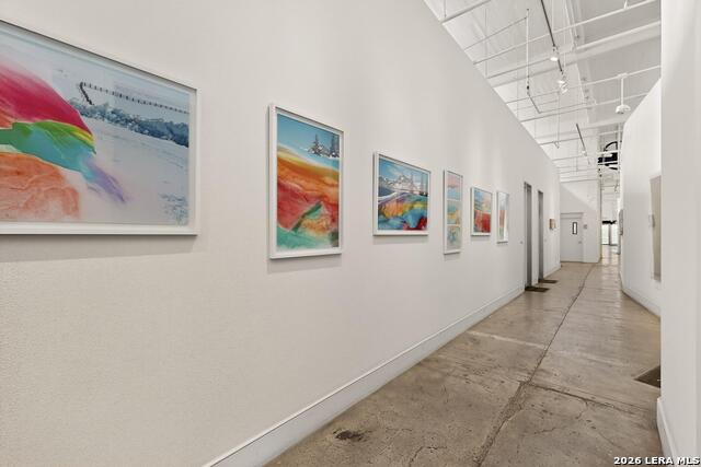 Listing photo id 5 for 1401 Flores S Apt 109