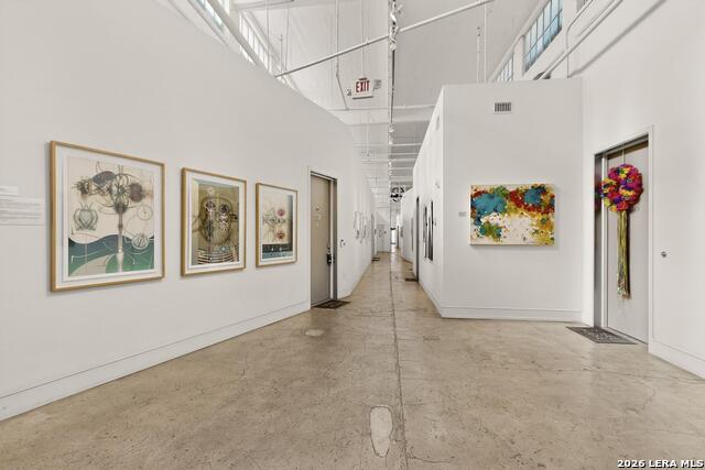 Listing photo id 6 for 1401 Flores S Apt 109