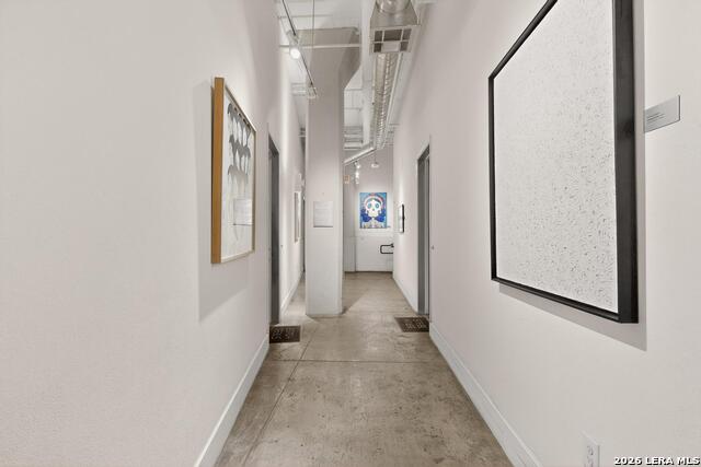 Listing photo id 7 for 1401 Flores S Apt 109