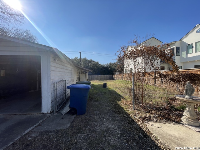 Image 4 of 31 For 363 Everest  