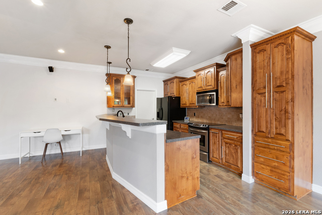 Image 6 of 20 For 10206 Cedarbend