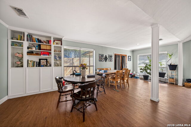 Listing photo id 9 for 1911 Palace  