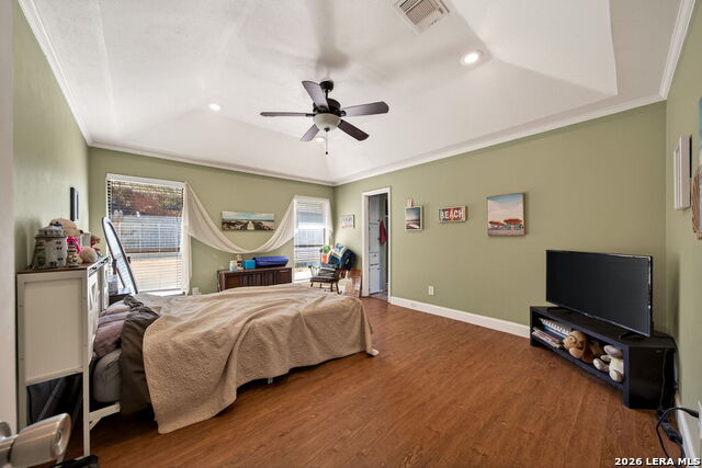 Listing photo id 10 for 1911 Palace  