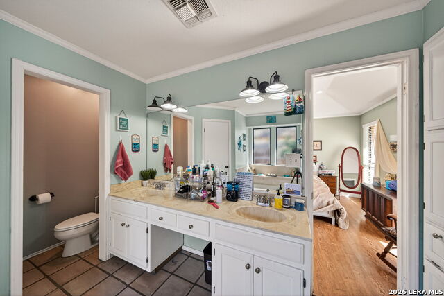 Listing photo id 12 for 1911 Palace  