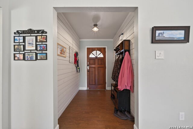 Listing photo id 2 for 1911 Palace  