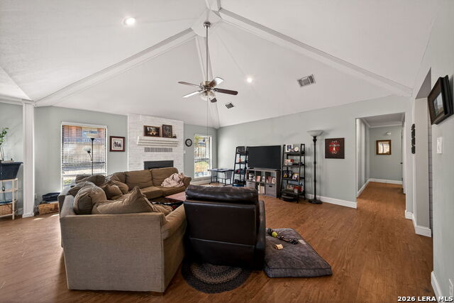 Listing photo id 4 for 1911 Palace  