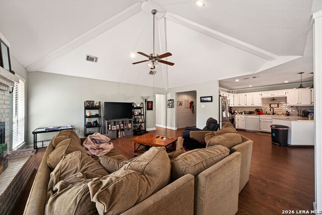 Listing photo id 5 for 1911 Palace  