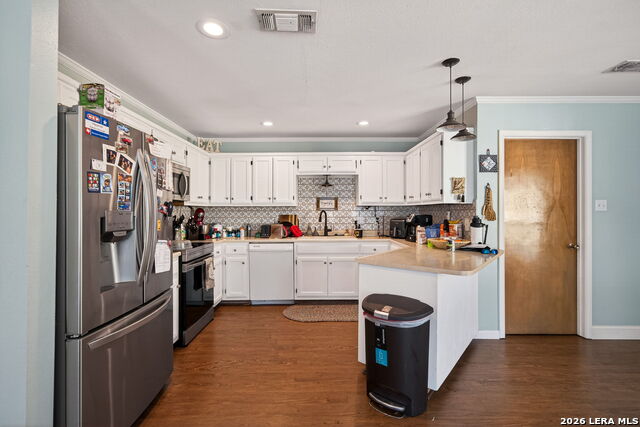 Listing photo id 6 for 1911 Palace  