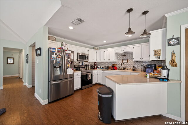 Listing photo id 7 for 1911 Palace  