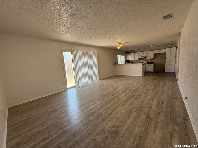 Image 2 of 13 For 1318 Bayou Dr