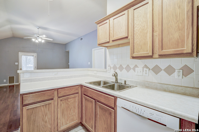 Image 14 of 32 For 6003 Woodway