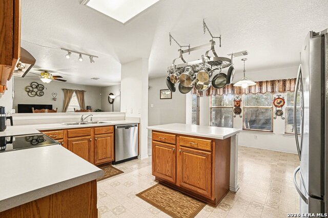 Image 8 of 33 For 133 Springtree Grove