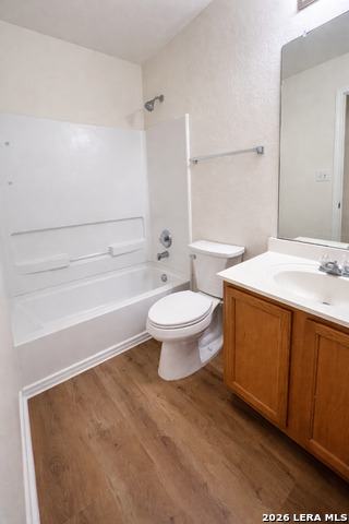 Image 14 of 19 For 10354 Oakwood Crest