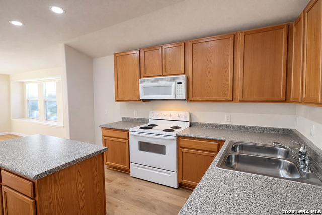 Image 3 of 19 For 10354 Oakwood Crest