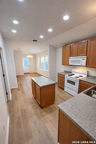 Image 4 of 19 For 10354 Oakwood Crest