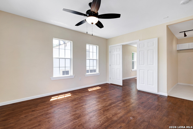 Image 11 of 46 For 834 W Russell Pl