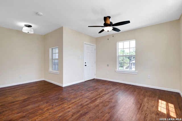 Image 14 of 46 For 834 W Russell Pl