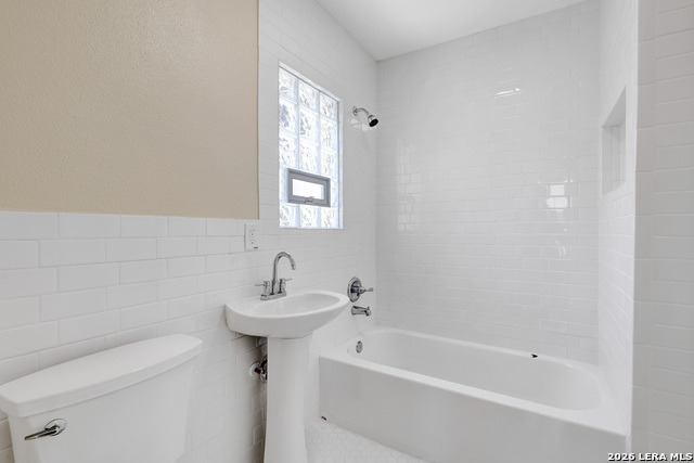 Image 21 of 46 For 834 W Russell Pl