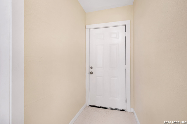 Image 22 of 46 For 834 W Russell Pl