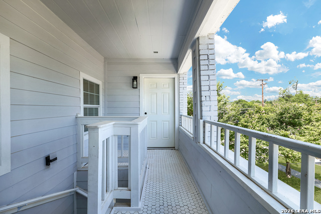 Image 24 of 46 For 834 W Russell Pl