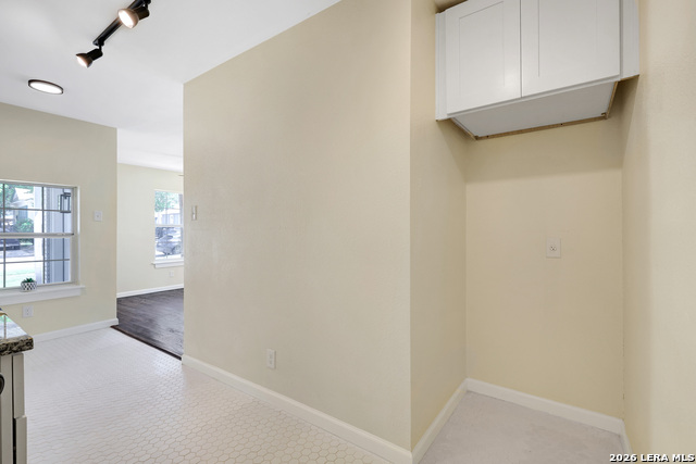 Image 31 of 46 For 834 W Russell Pl