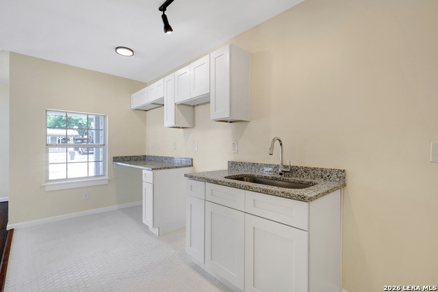 Image 39 of 46 For 834 W Russell Pl