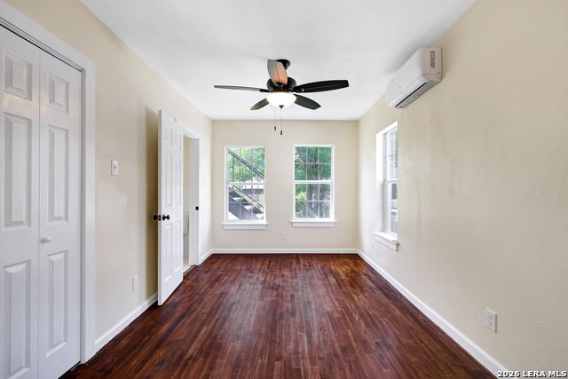 Image 41 of 46 For 834 W Russell Pl