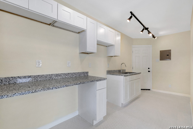 Image 5 of 46 For 834 W Russell Pl