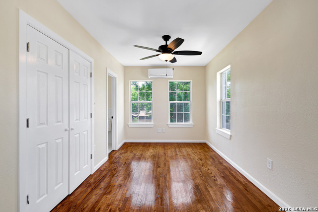 Image 7 of 46 For 834 W Russell Pl