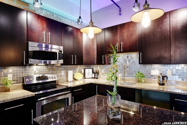 Image 2 of 24 For 831 Flores  2212