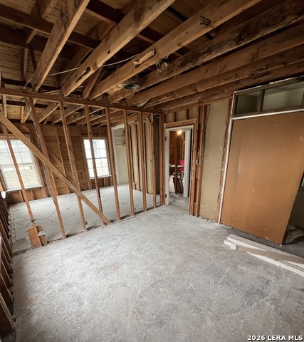 Image 11 of 24 For 431 Glenview E