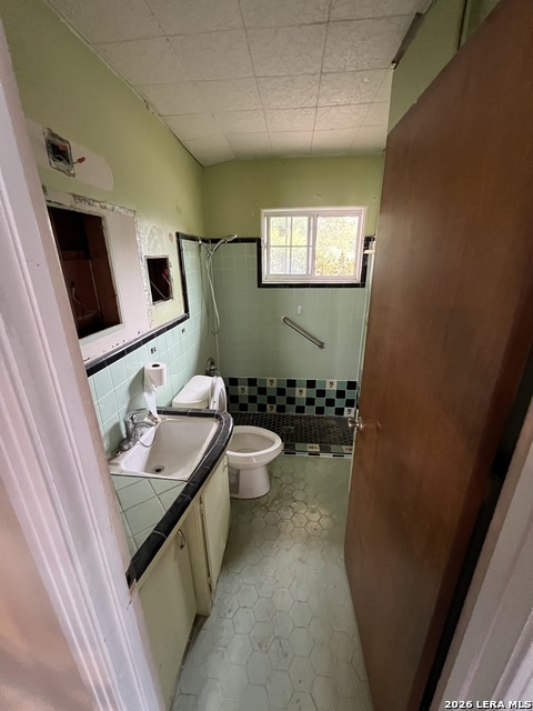 Image 13 of 24 For 431 Glenview E