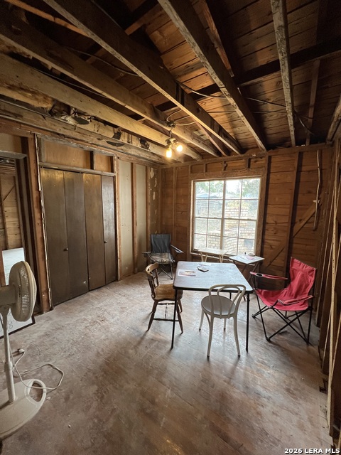 Image 14 of 24 For 431 Glenview E