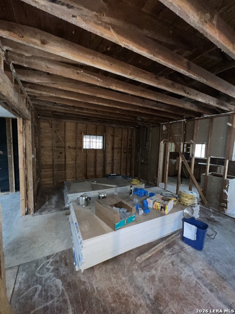 Image 18 of 24 For 431 Glenview E