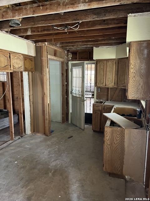 Image 20 of 24 For 431 Glenview E