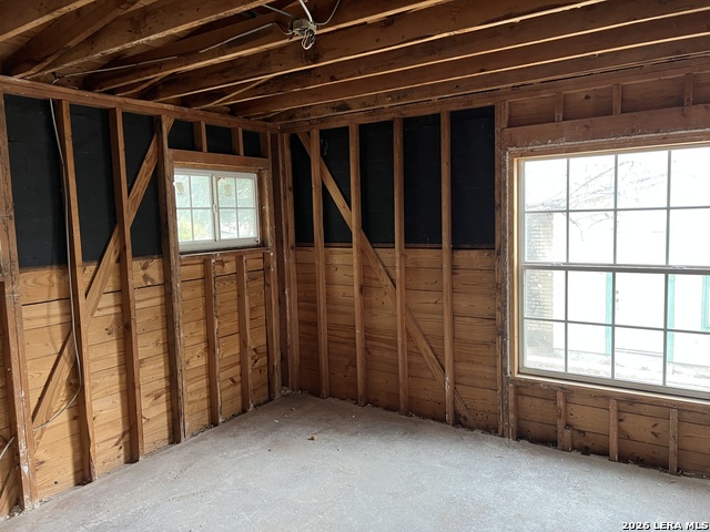 Image 4 of 24 For 431 Glenview E