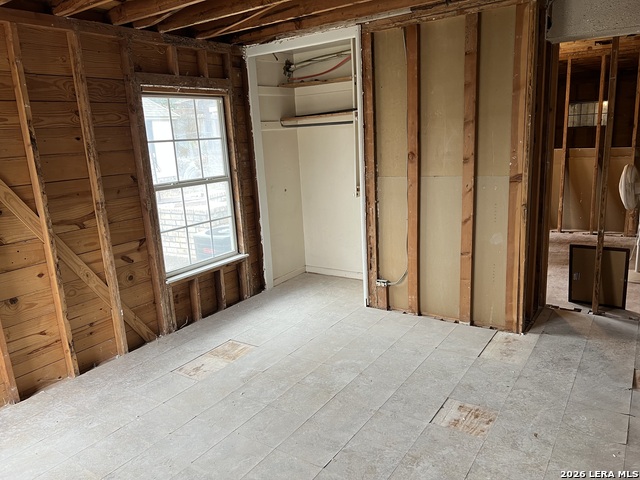 Image 6 of 24 For 431 Glenview E