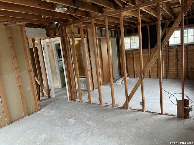 Image 7 of 24 For 431 Glenview E