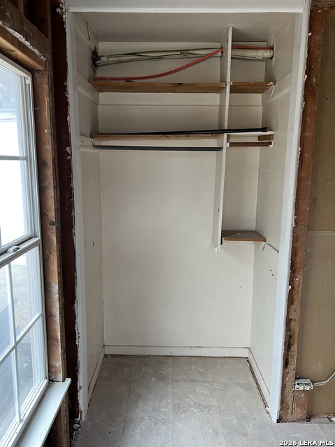 Image 8 of 24 For 431 Glenview E