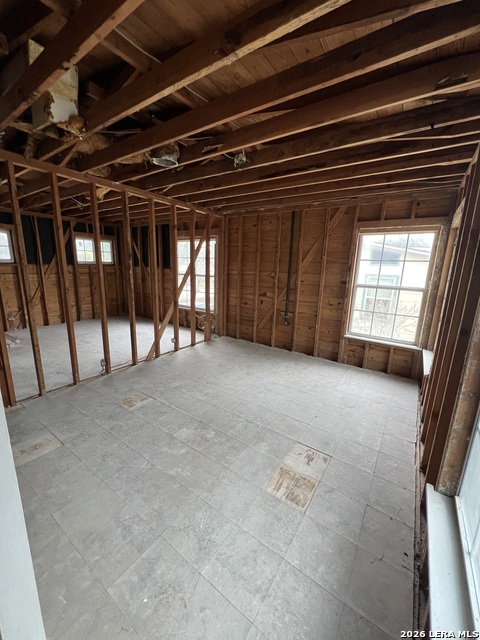 Image 9 of 24 For 431 Glenview E