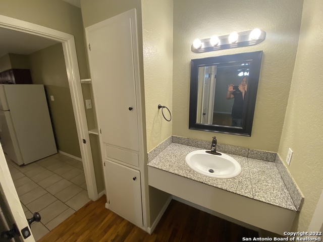 Image 6 of 9 For 211 Natalen Ave  204