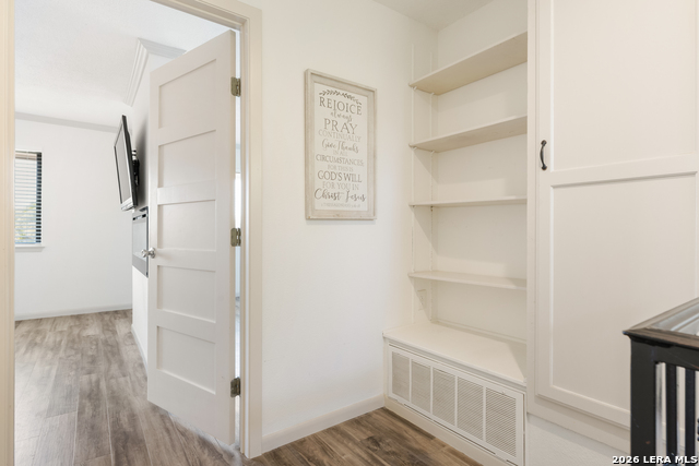 Image 20 of 50 For 26938 Karsch