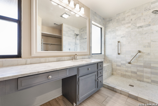 Image 31 of 50 For 26938 Karsch