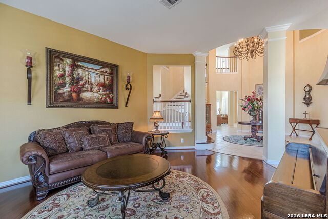 Image 13 of 97 For 8416 Monument Oak