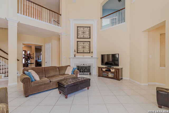 Image 30 of 97 For 8416 Monument Oak