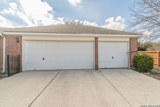 Image 85 of 97 For 8416 Monument Oak