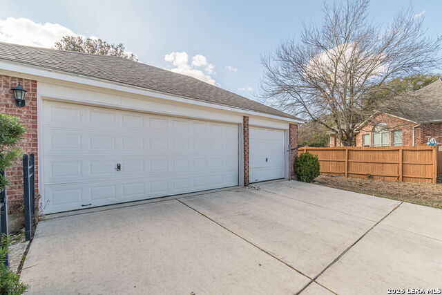 Image 86 of 97 For 8416 Monument Oak