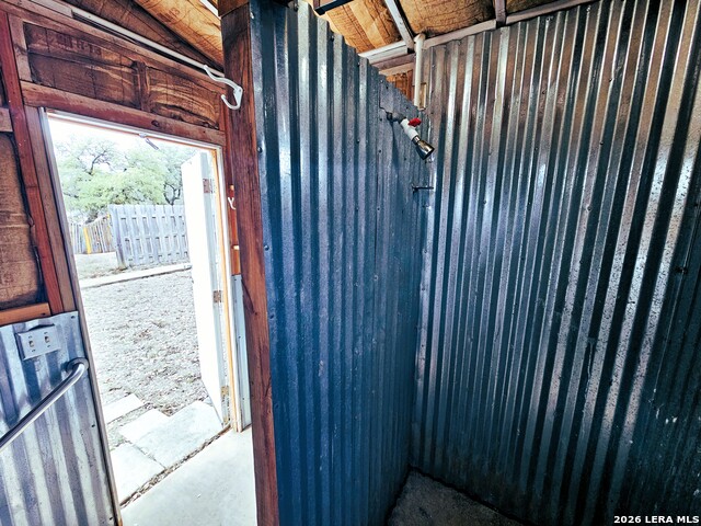 Image 10 of 32 For 605 Lakeshore Ln