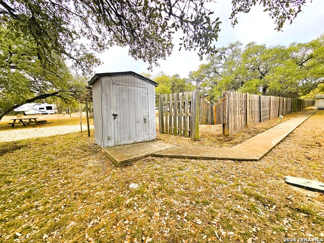 Image 14 of 32 For 605 Lakeshore Ln