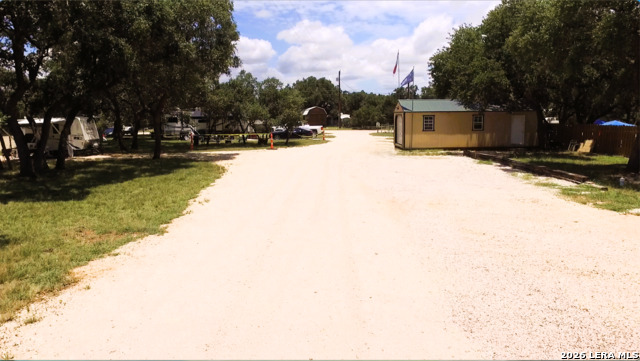 Image 28 of 32 For 605 Lakeshore Ln